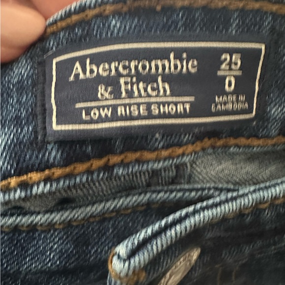 Abercrombie Low Rise Jean Short - Picture 3 of 3